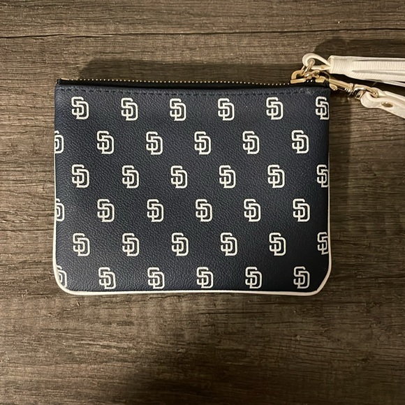 Dooney & Bourke MLB Padres Wallet - Picture 3 of 7